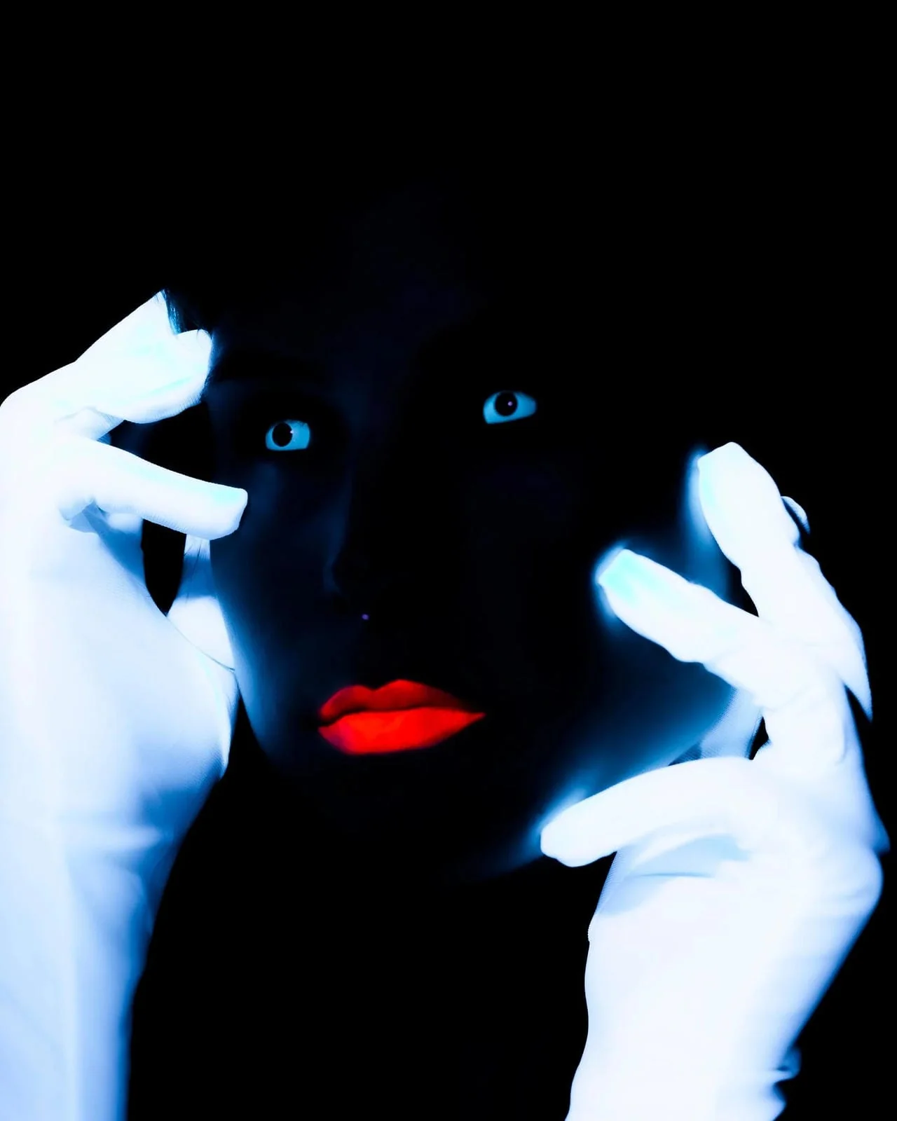 17mm UV Glow White Mini Sclera Contacts - Image 6