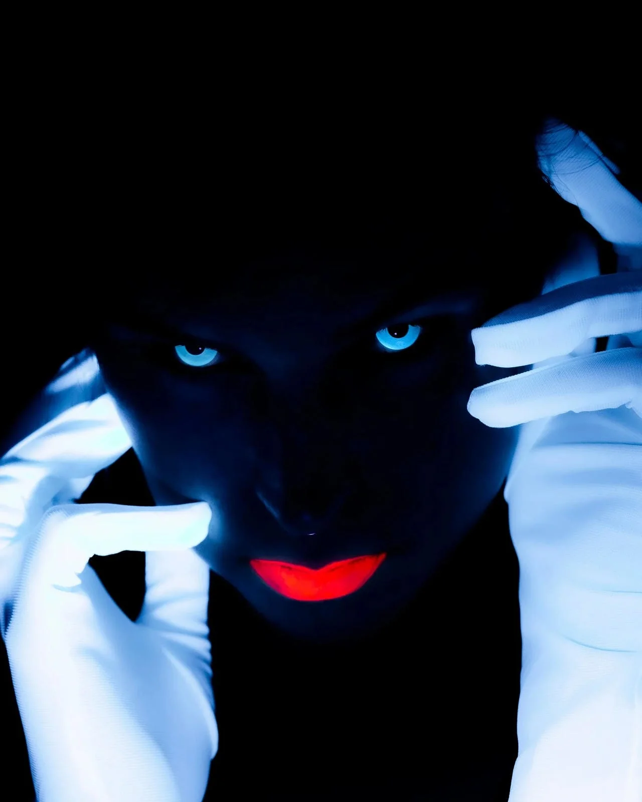 17mm UV Glow White Mini Sclera Contacts - Image 7