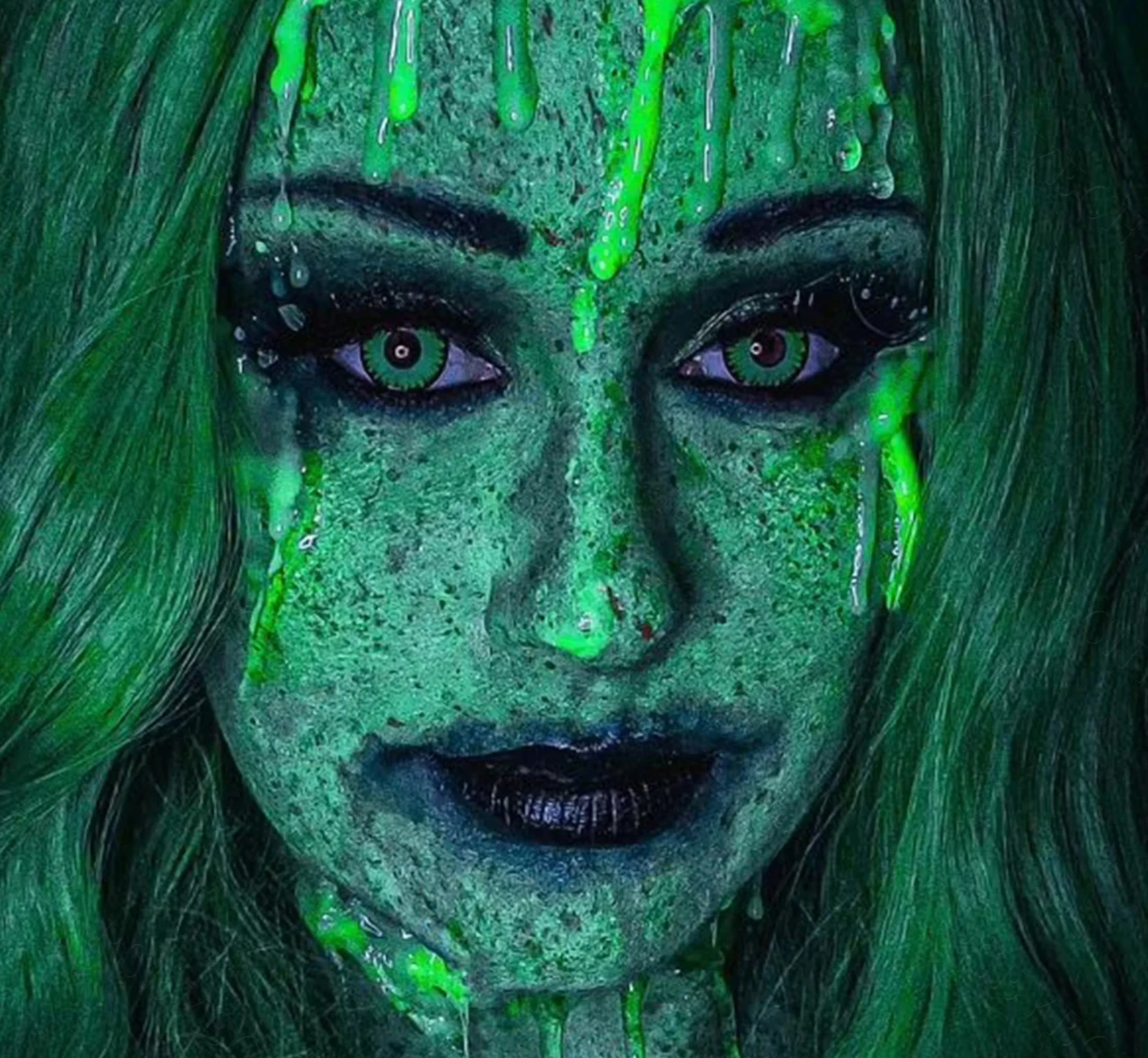 Green Vampire Halloween Contacts - Image 10