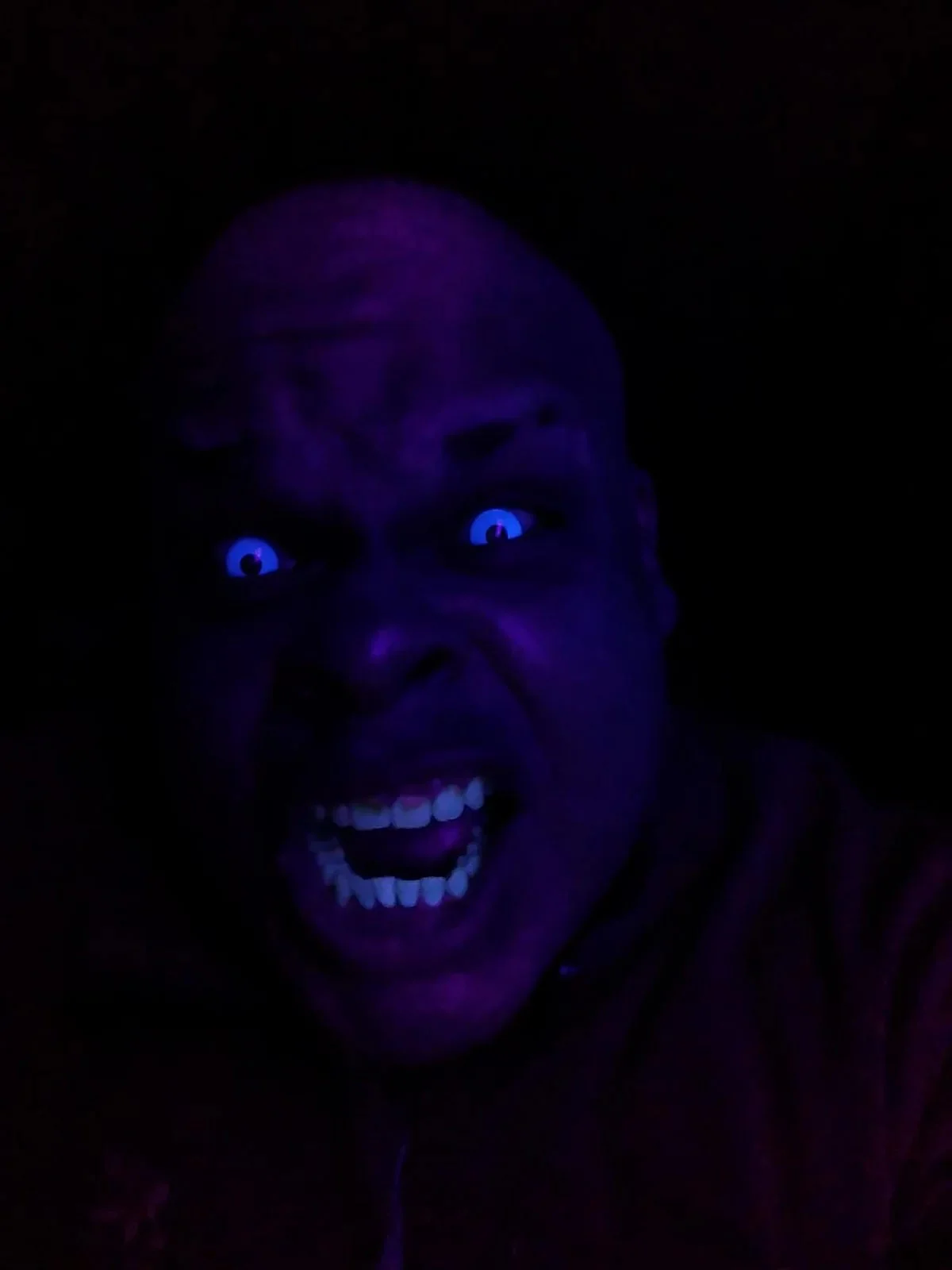 White UV I-Glow Halloween Coloured Contact Lenses (Neon) - Image 7
